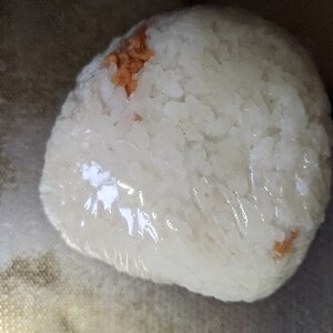 マヨ鮭とチーズのおにぎり